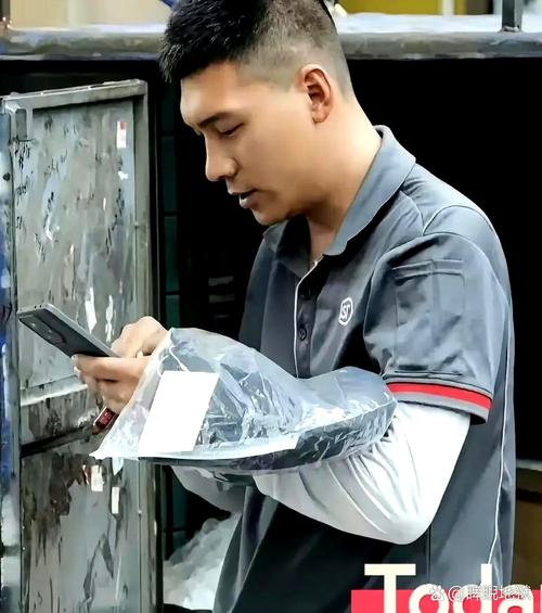 赵国伟与申通快递在义乌有何关联?