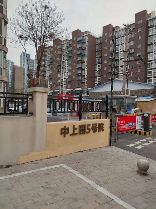 平定申通快递东门小区怎么了?