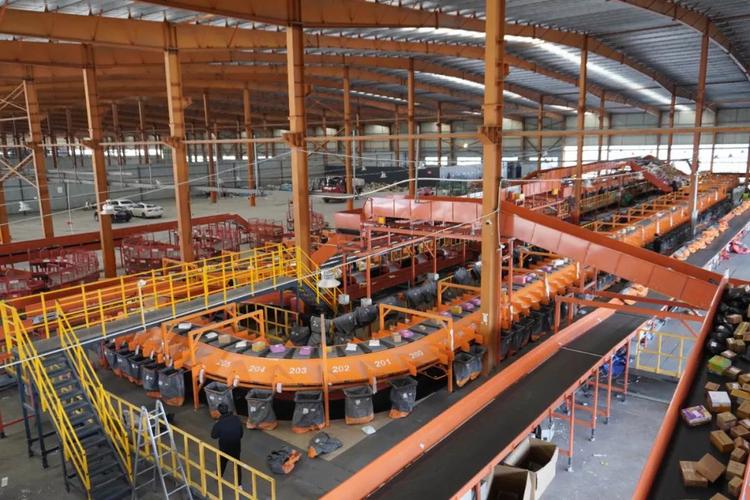 成都申通快递分拣中心